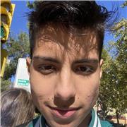 Alumno de bachillerato, con disposición de ayuda con los deberes de alumnado de primaria